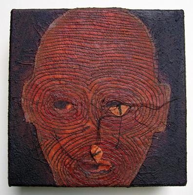 Haupt I.jpg - Schachtelkopf genäht, 2008, Karton, Stoff, Asche, Tusche, 15 x 15 x 5 cm